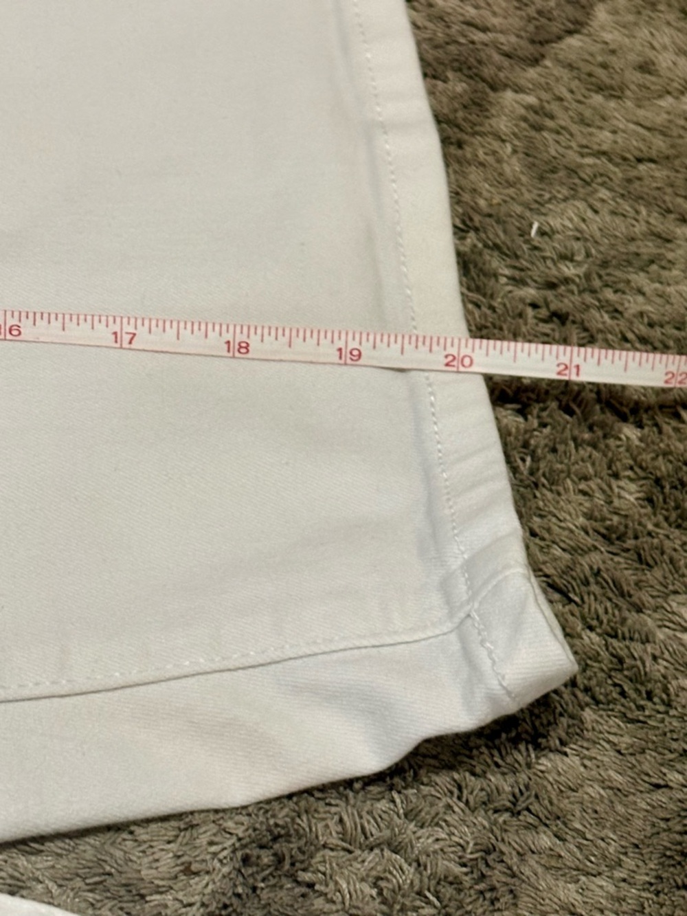 croft & barrow White Women's Bermuda Shorts - Clean Five-Pocket Style - Picture 4 of 5